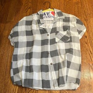 Style Envy Woman’s Plaid Short Sleeve Button Down Size M